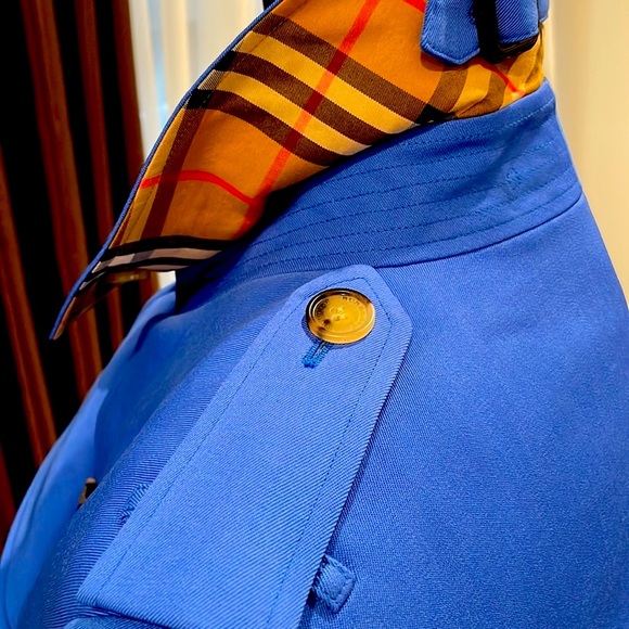 New! Burberry Sky Blue Trench Coat 🧥 - Picture 2 of 16